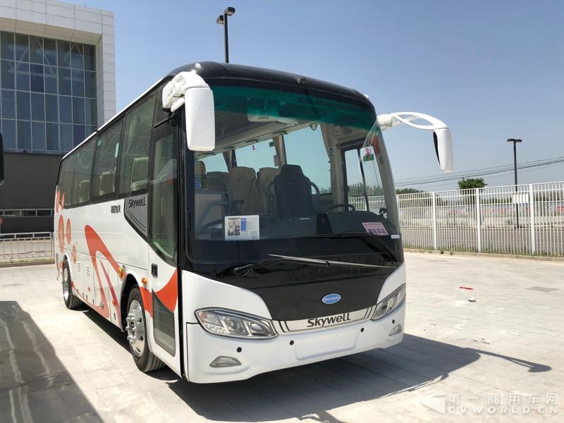 2018道路運(yùn)輸展探館第【40】張 南京金龍純電動(dòng)客車