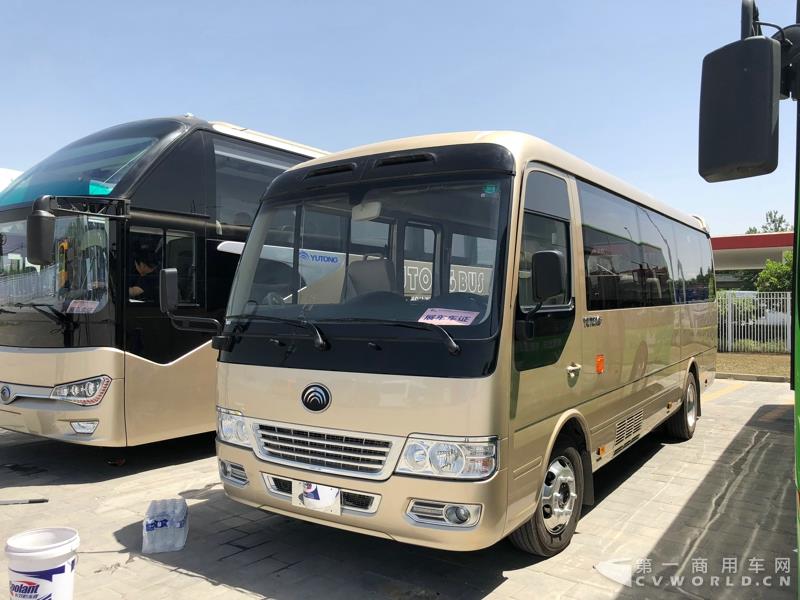 2018道路運(yùn)輸展探館第【66】張 宇通T7商務(wù)車