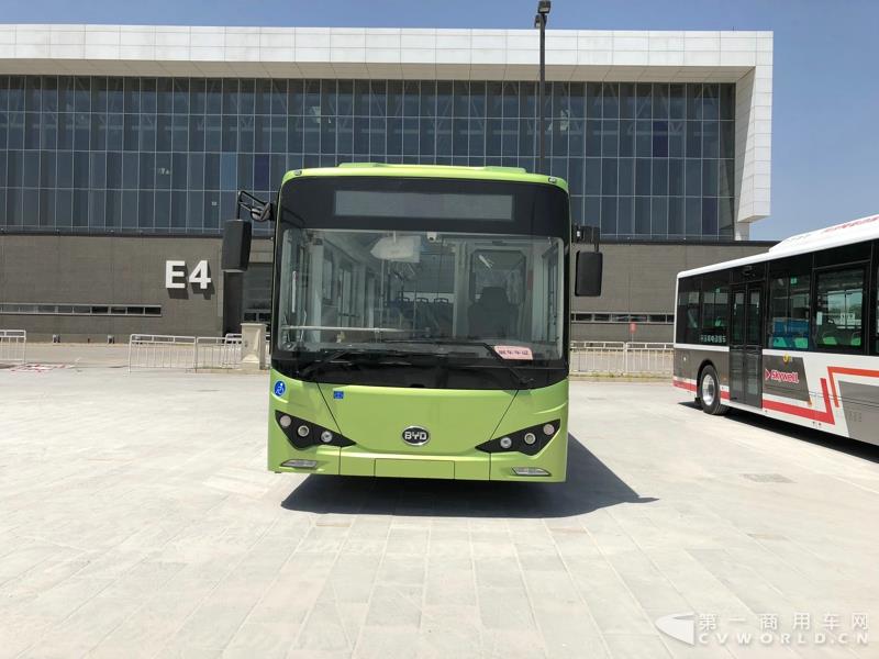 2018道路運(yùn)輸展探館第【19】張 比亞迪K8純電動(dòng)客車