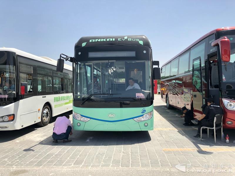 2018道路運(yùn)輸展探館第【4】張 安凱第六代純電動(dòng)公交車