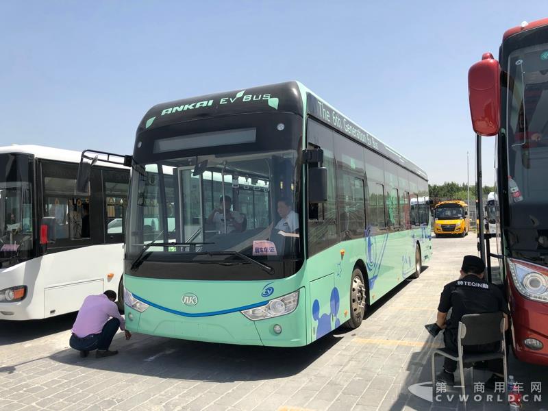 2018道路運(yùn)輸展探館第【5】張 安凱第六代純電動(dòng)公交車