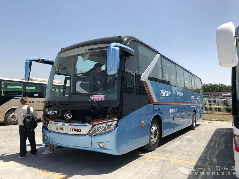 2018道路運(yùn)輸展探館第【46】張 廈門(mén)金龍龍威二代