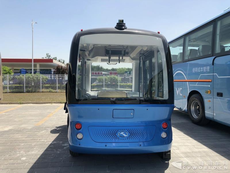 2018道路運(yùn)輸展探館第【42】張 廈門(mén)金龍阿波龍無(wú)人駕駛車