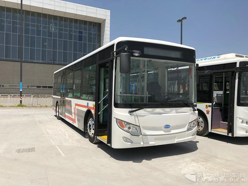 2018道路運(yùn)輸展探館第【37】張 南京金龍NJL6100EV2純電動(dòng)公交車
