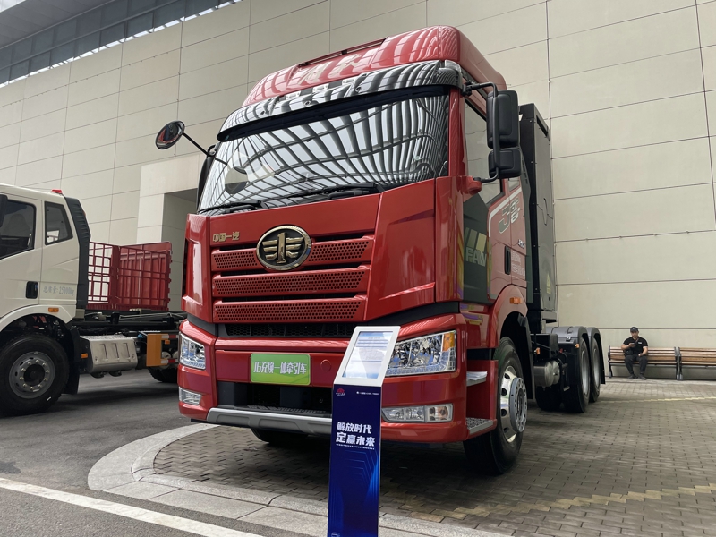 解放與寧德合資公司揭牌第【7】張 解放J6充換一體牽引車